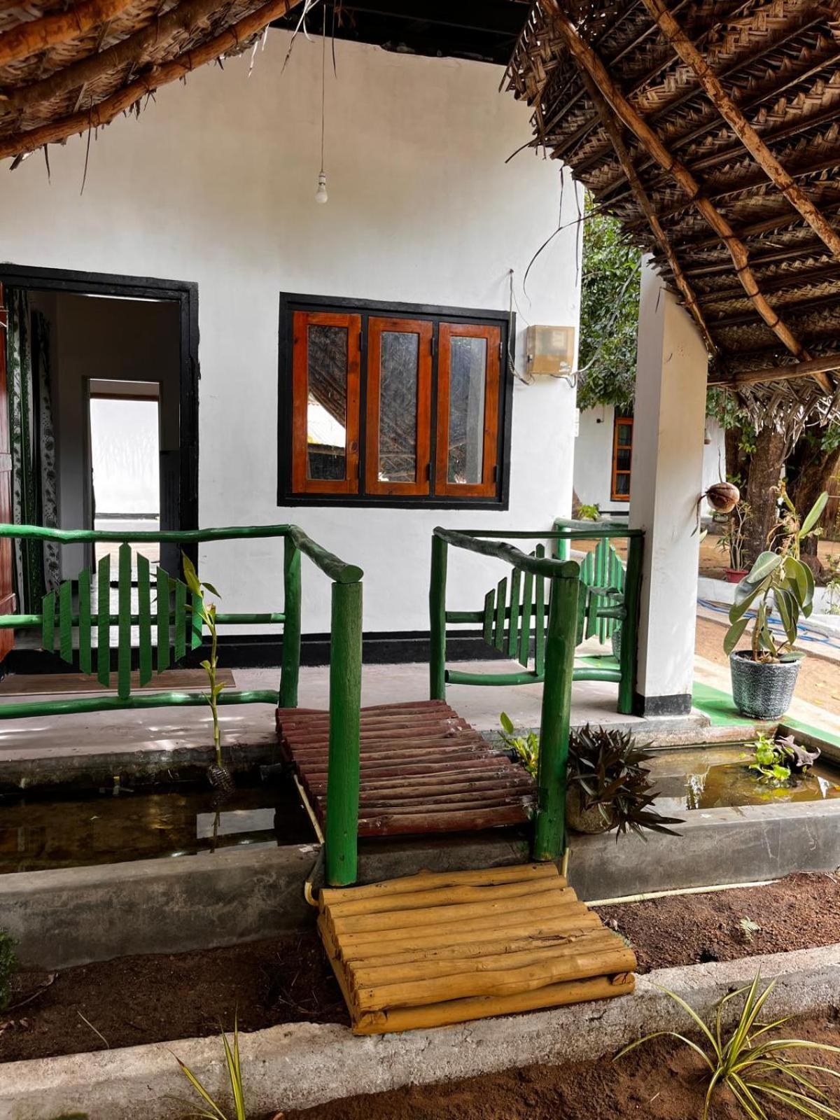 Surfing Lion Hostel Arugam Kudah Eksteriør bilde